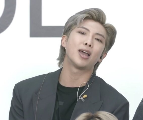 RMPICS_twt's tweet photo. #RM @BTS_twt #MTVFreshOut 

so handsome 😍😍😍😍 https://t.co/hswxzOE9jq