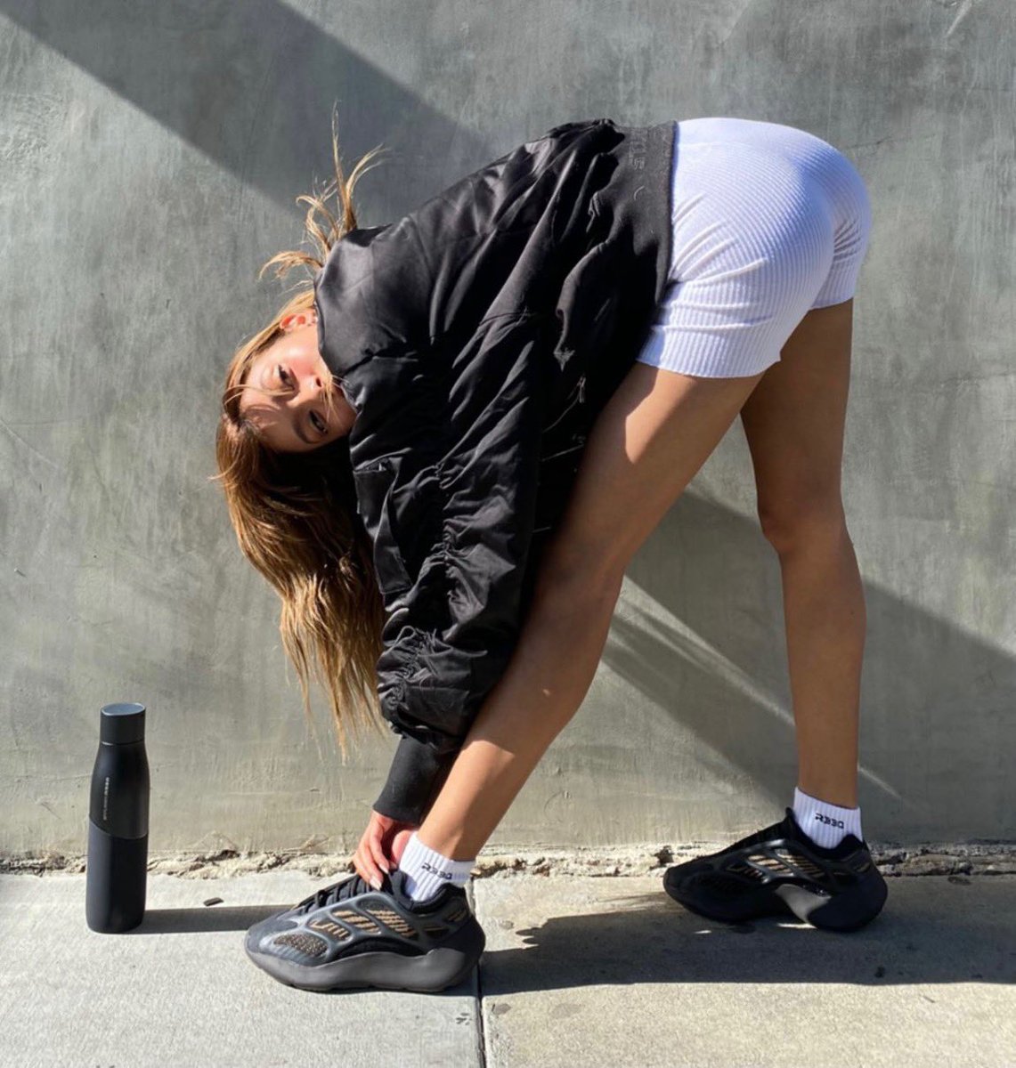 adidas】2020年12月21日に発売予定 のYEEZY 700 V3 “CLAY BROWN”を