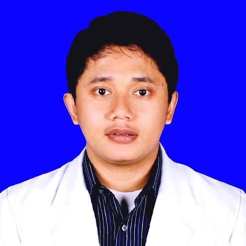 ArizaPatria's tweet photo. Duka mendalam kami atas meninggalnya dokter Ridwan Ahmad Albana (19 Des 1988 - 4 Des 2020). Beliau melayani masyarakat di Puskesmas Kec Cakung, Jakarta Timur. Hormat &amp; terima kasih kita atas pengabdian Alm untuk warga Jakarta. Semoga Allah SWT menempatkan beliau di surga. Amiin. https://t.co/QphfgmbUU6