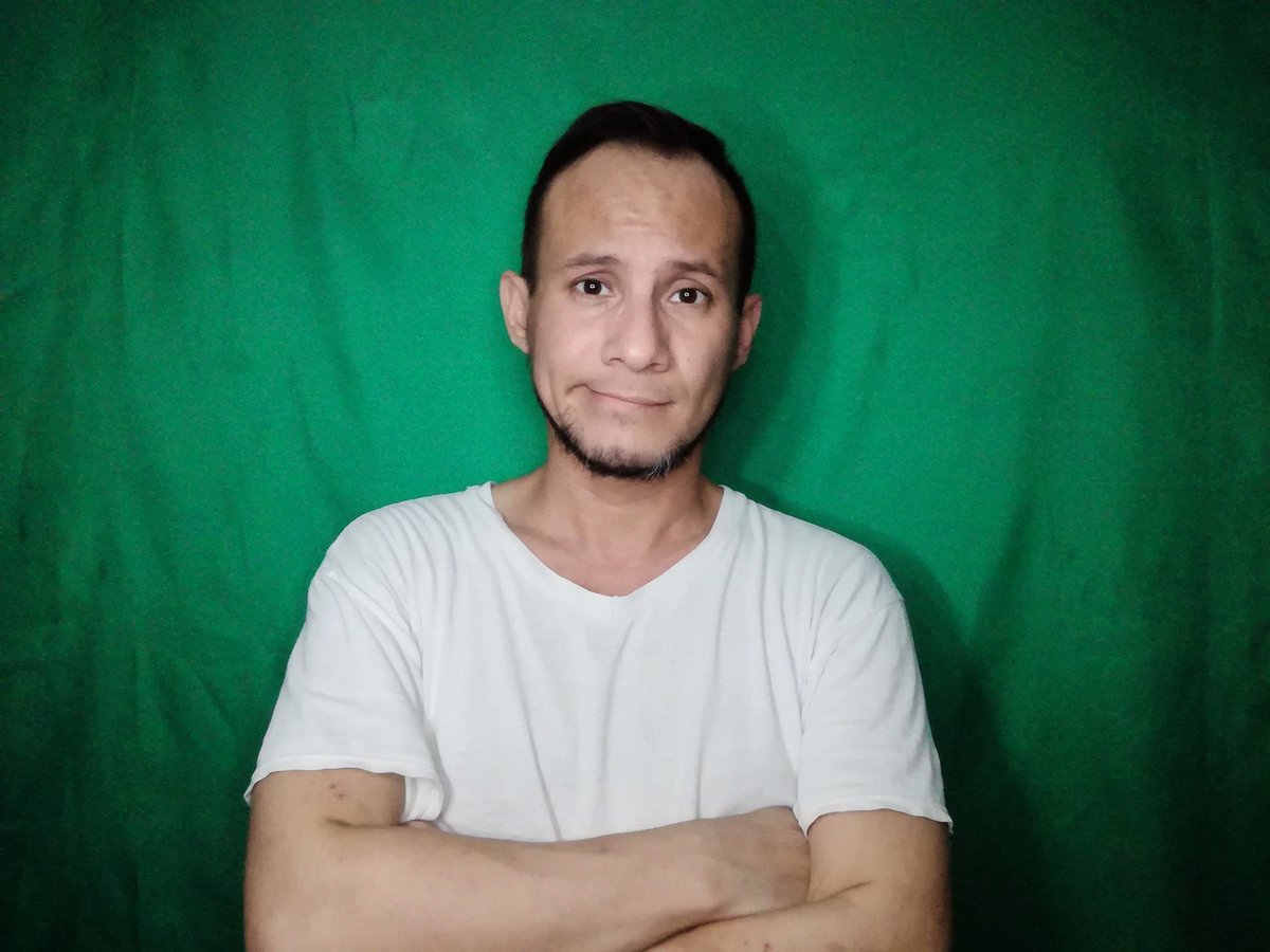 ChrisMapache's tweet photo. En la Pantalla Verde. https://t.co/JesW4mQ6om