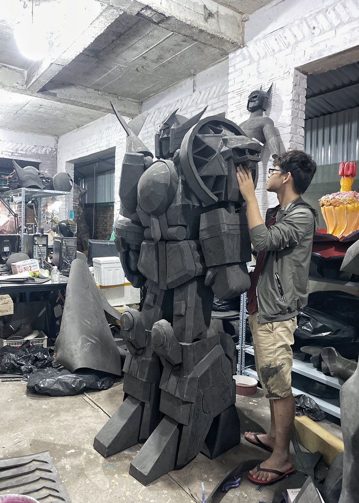 Transform Studio ( https://twitter.com/doducmuoi&nbsp;)*Check their Twitter page, but right now, they already have some suits ready for sale.