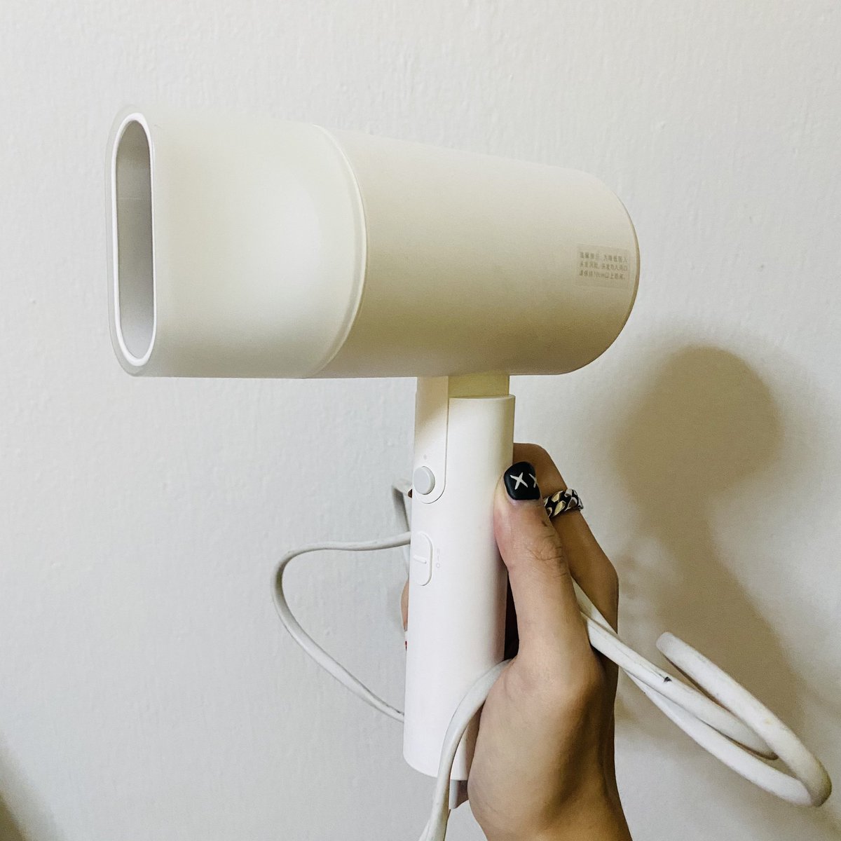 ต้องบอกต่อจริงๆ ไดร์เป่าผมของ Xiaomi นางดีจริง ราคาไม่แพงคุณถาพของดี ที่ชอบคือไดร์สามารถเป่าลมร้อนสลับกับลมเย็นได้ เก๋กู้ดมาก พูดเลยทุกคนจะต้องชอบ!!