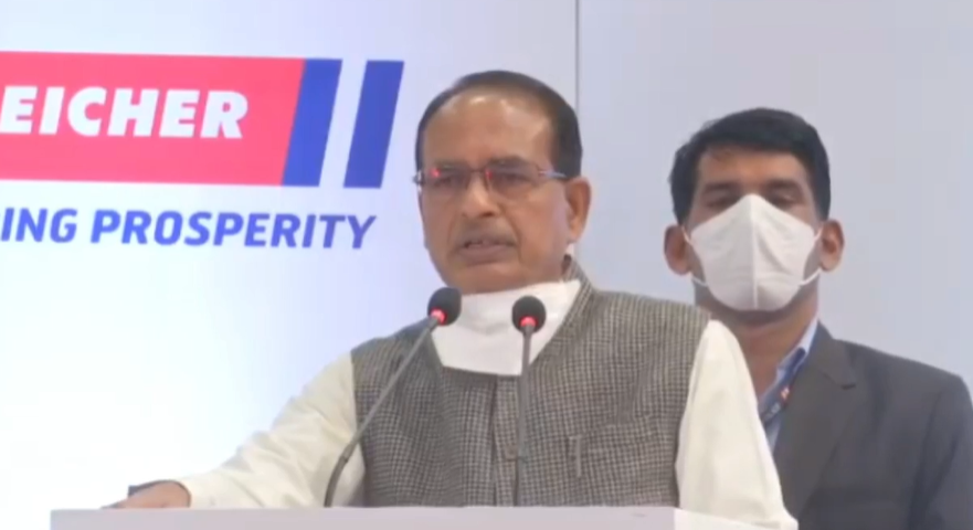 JansamparkMP's tweet photo. मुख्यमंत्री श्री @ChouhanShivraj ने कहा कि #MakeinIndia के लिए #MakeinMP जरूरी है।आत्मनिर्भर भारत का स्वप्न साकार करने में राज्य आगे रहेगा। उन्होंने आयशर को बधाई दी।
#AatmaNirbharMP https://t.co/zYXOucW8vx