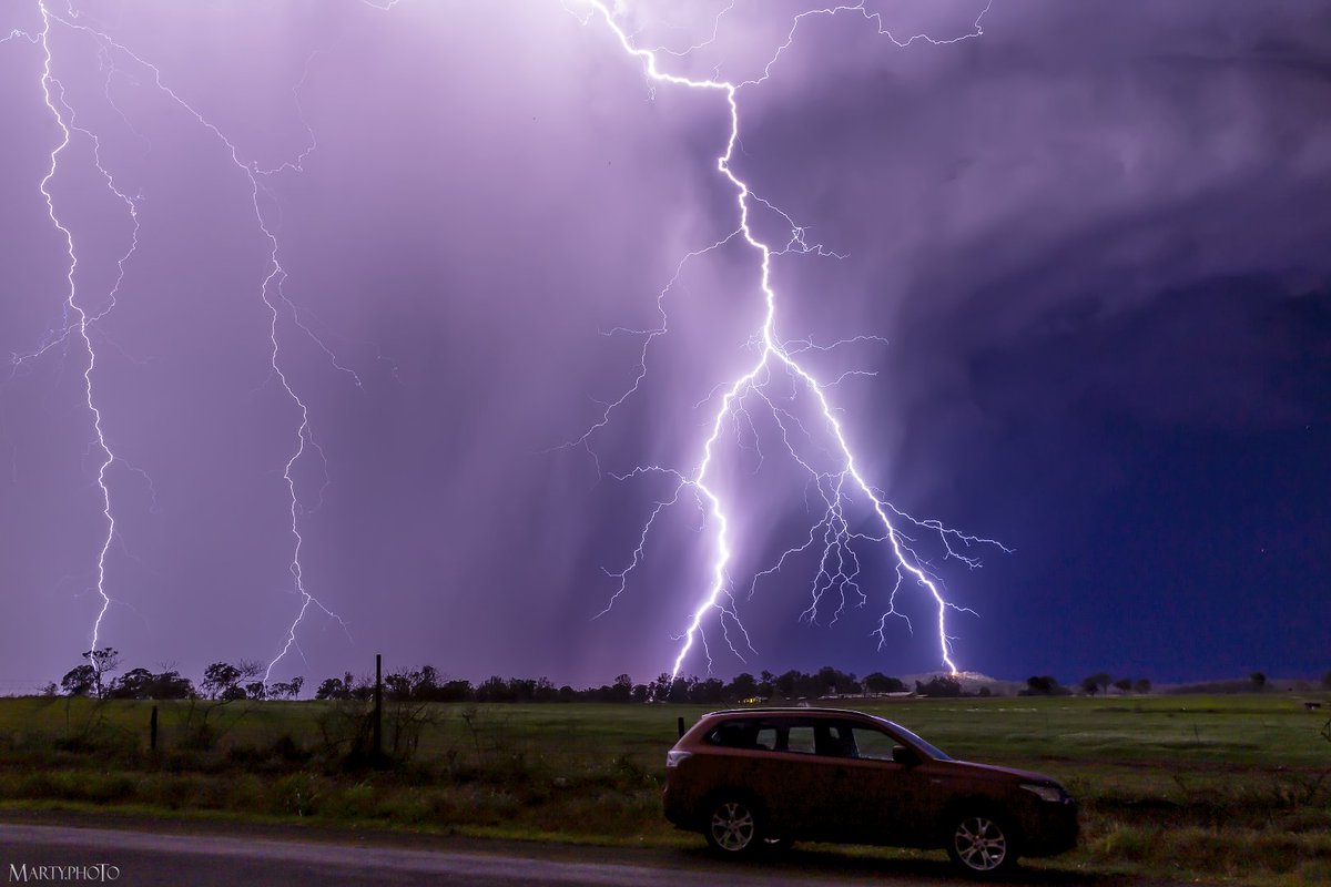 Photos from last night's sublime lightning display around Beaudesert: marty.photo/severeweather/…