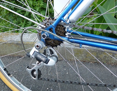 y08T1YsR1xwPhvA's tweet photo. 自分の自転車と比較・・嗚呼・・
XTは素晴らくて後悔してないが品が無い
頑張ってサンプレにするべきだったか?
いやいや、そうすると色々とね、これでヨシ!
#AlexSiNGER #アレックスサンジェ #ランドナー #Antales #アンタレス https://t.co/DQ3U9oTi8P