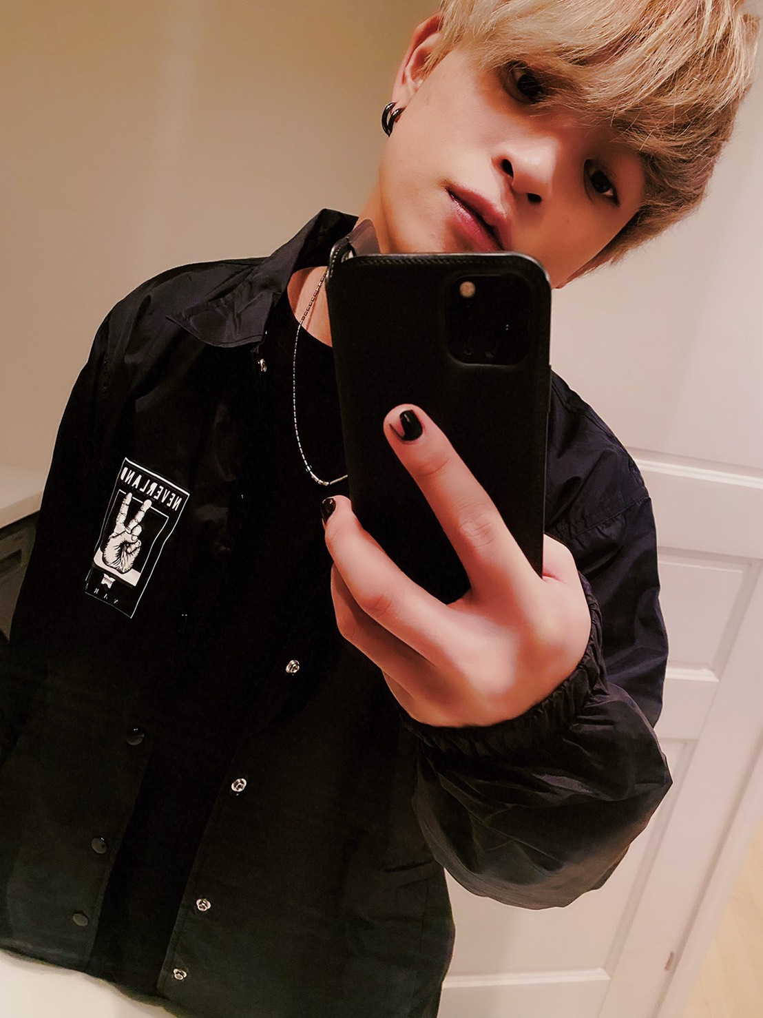 KiU 2021ビジュアルより山中拓也（THE ORAL CIGARETTES