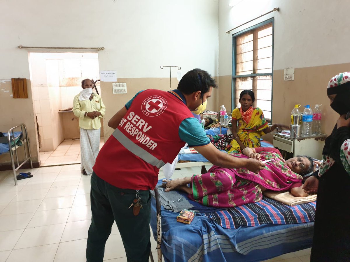 The world is hugged by the faithful arms of volunteers during the COVID-19 pandemic. Let’s make this IVD 2020, a worldwide movement to thank volunteers and salute their efforts during the crisis. #IVD2020 #ThanksVolunteers #redcrossvolunteers