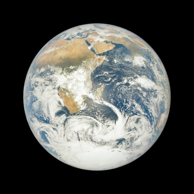 AgamiLight_'s tweet photo. Image de la terre par dscovr_epic : 09:03 on Thursday December 3rd, over Africa https://t.co/jEsL8QU6ag (via Twitter https://t.co/rHD3vZFel5) https://t.co/x5XnmO4X7J