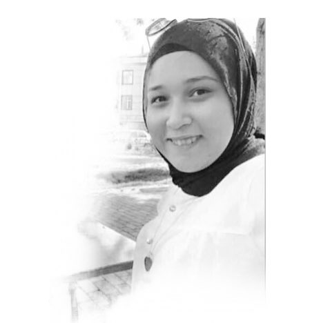 Bir can daha gitti. Bu kez Beyşehir'de. Bir kız çocuğu daha katledildi.
Ece Çiçek daha 18 yaşındaydı. Hayalleri vardı. 

Katil #Sabriçicek ile Ece, Konya Beyşehir'de evleniyolar, katil cinnet geçirdim öldürdüm diyor. Kadınlar ölüyor, öldürülüyor. Adalet? 
#ececicek
#eceçicek