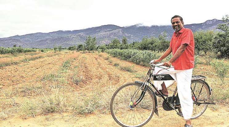 And this is their billionaire founder, Sridhar Vembu who chose to return to a small village in Tamil Nadu from where he runs the company 12/12