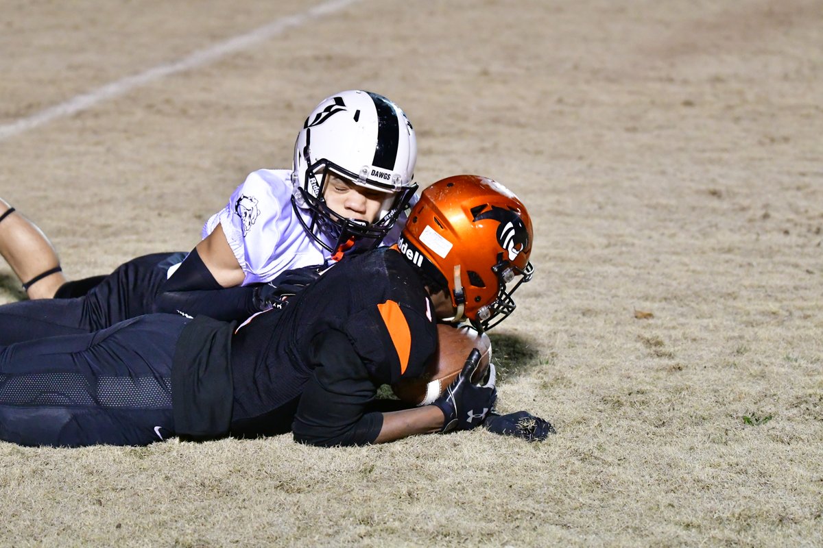 scottbrownYSE's tweet photo. Hopkinsville's Daisjaun Mercer made the 4th down catch inside the game's final two minutes to seal the Tiger win over John Hardin. It was one of several great catches by Hoptown receivers. https://t.co/yjQQiE5yZ7