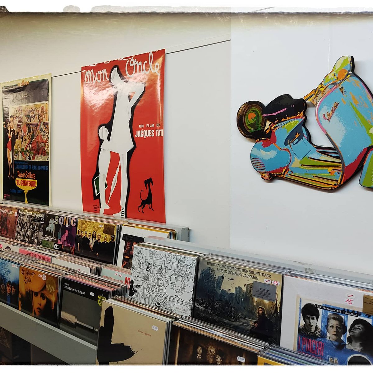MobyDiskRecords's tweet photo. Hola,
Després de mesos d'incerteses, des d'avui i fins 5 Gener estarem amb part del nostre catàleg, botiga pop-up, a l'Espai 22 de la Llibreria 22,(c/Hortes, Girona) amb multitud d'ofertes
A l'espera de local definitiu i evolució de la pandèmia,esperem retrobar-vos a l'Espai 22! https://t.co/gwQRl5dxfu