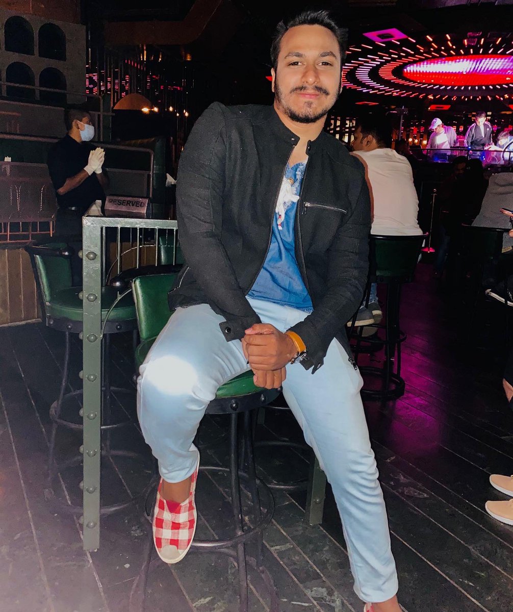 Sagarindrekar's tweet photo. 𝐴𝑏𝑜𝑢𝑡 𝐿𝑎𝑠𝑡 𝑁𝑖𝑔ℎ𝑡✨❤️#bombaycoktailbar #night #lasteve #dinner #Dance #mumbaikar #bombaydiaries #shotoftheday #casualstyle #mymonth #Dec #streetfashion #dappler #stylewear #mensoutfit #Streetstyle #happyday #mood
#throwback #weekdayvibes #positivevibes #Rajput https://t.co/Nk05JQdvp4