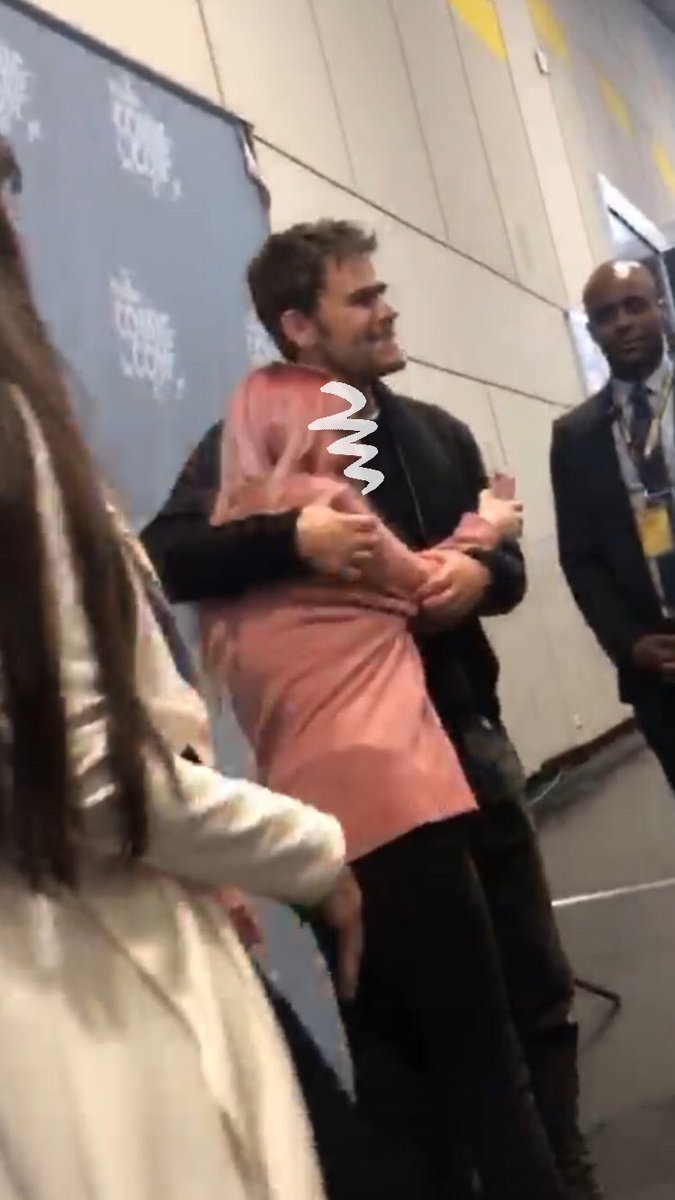 svftpaul_'s tweet photo. I would meet him today for the second time ... but corona said no 🥲 💔@paulwesley @GermanComicCon https://t.co/AGS6FWsYhw