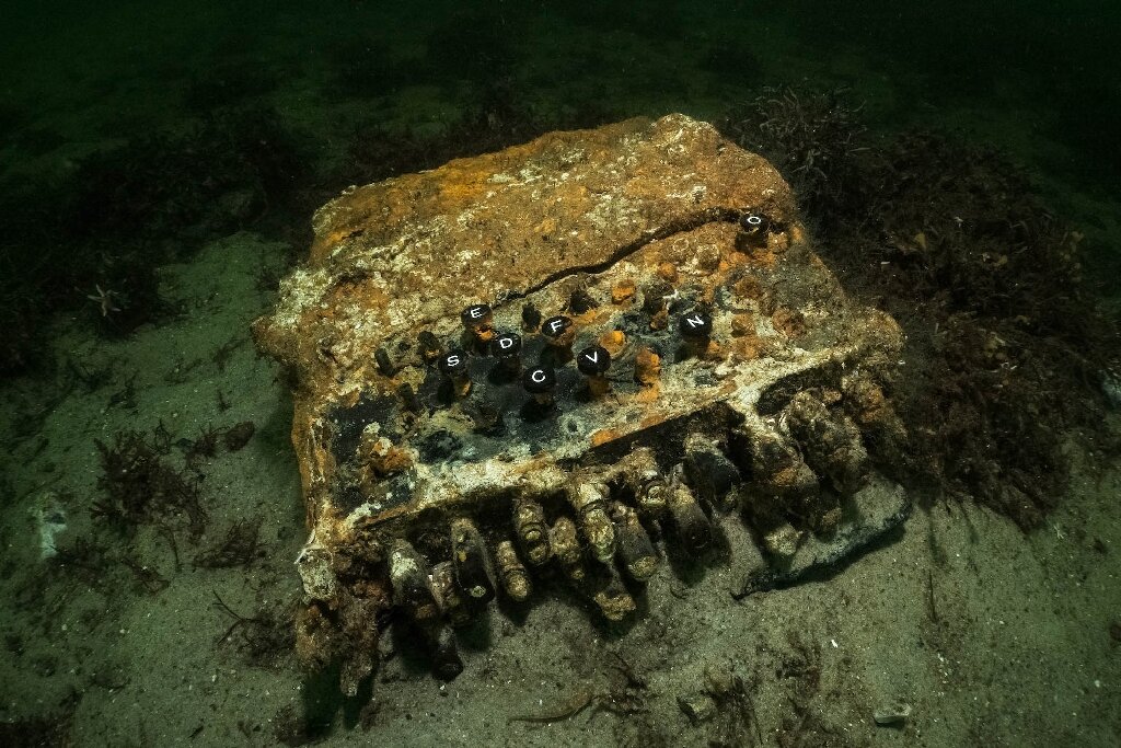 German divers who recently fished an Enigma encryption machine out of the Baltic Sea, used by the Nazis to send coded messages during World War II, handed their rare find over to a museum for restoration on Friday buff.ly/3mKoblj