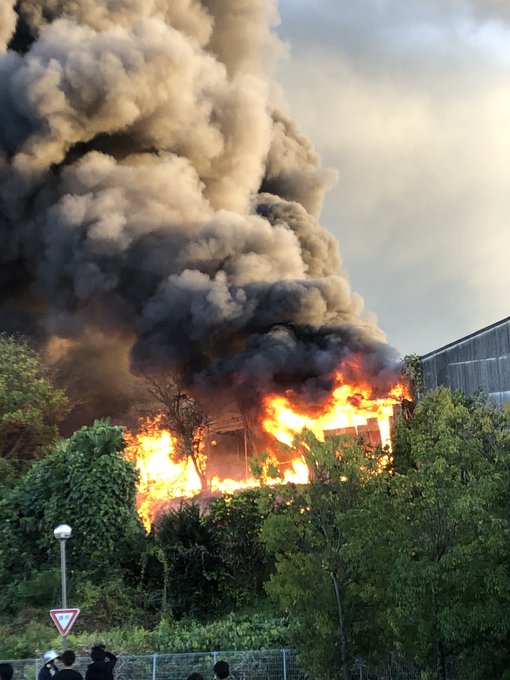 火事 和泉市納花町で火災 納花町で黒煙あがる ららぽーと和泉の東の方で火事 現場画像まとめ まとめダネ