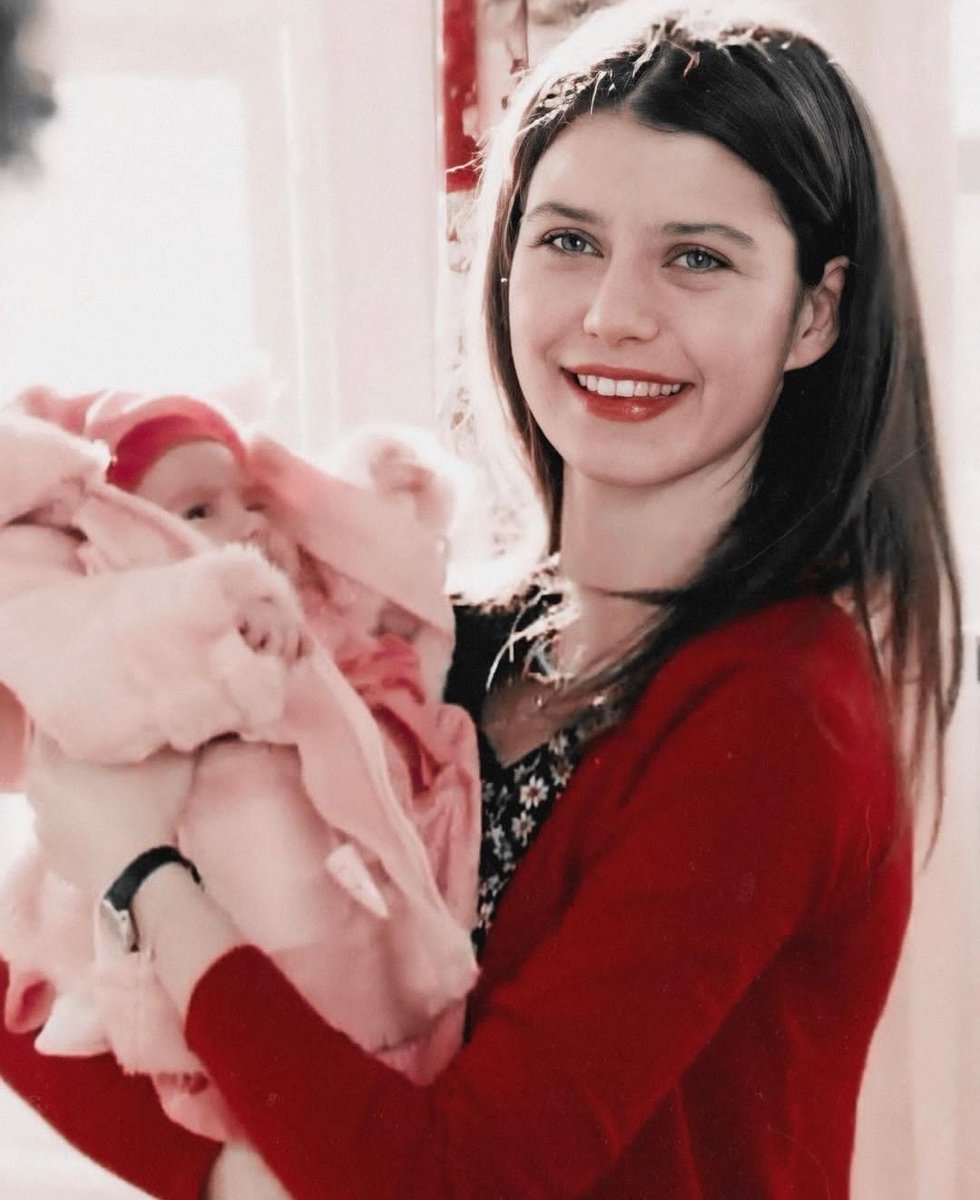 يا حلاوه على العمات ومثلها🙈❤️❤️
#Queen #BerenSaat
<a href="/berensa/">SIERAAD Art Fair</a>