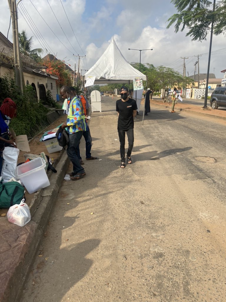 TosinAshafa's tweet photo. 1st to show up at my polling unit as I have always done in the last 13 years. This time, however, I must applaud @INEC for what looks like brilliant organization so far. Materials arrived in good time and all is set to go. This election matters. Come out and vote. Abiru ni o! https://t.co/7074GYe4Kk