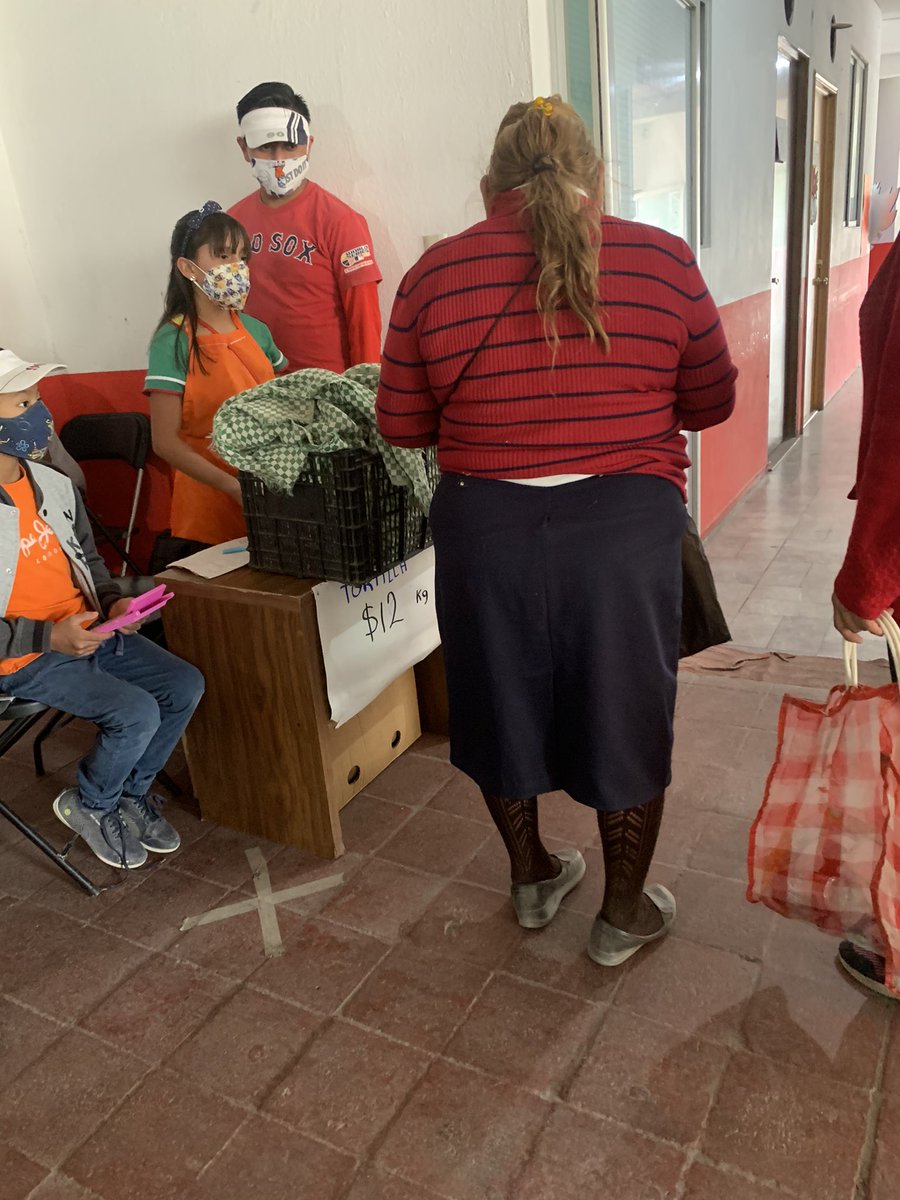 MTtexcoco's tweet photo. Cuarta entrega de canastas básicas a bajo costo 🥕🥩🍌🍗🥔 Nuestra dirigente @ChoperenaCruz y el equipo de MT Tex. realizaron la entrega a beneficiarios texcocanos. 
@MT_EdoMexico @MT_Nacional @davidsanchezi @PRI_EDOMEX @texcoco_pri @AlejandraDMV https://t.co/ZibMNsaT1m