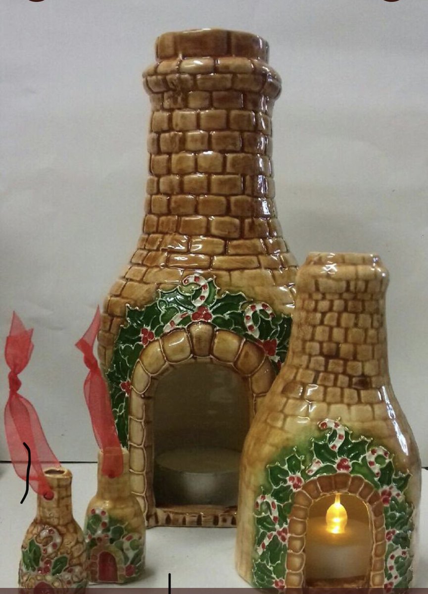 Burslempottery's tweet photo. Happy #Saturday  it is #SmallBusinessSaturday you can visit all the #SmallBusiness at @Middleport_Pot where @Burslempottery has some lovely #Christmasgifts #ChristmasCountdown #SmallBizSatUK #buylocal https://t.co/MylSLlKe0z https://t.co/c9eWyyyPMz