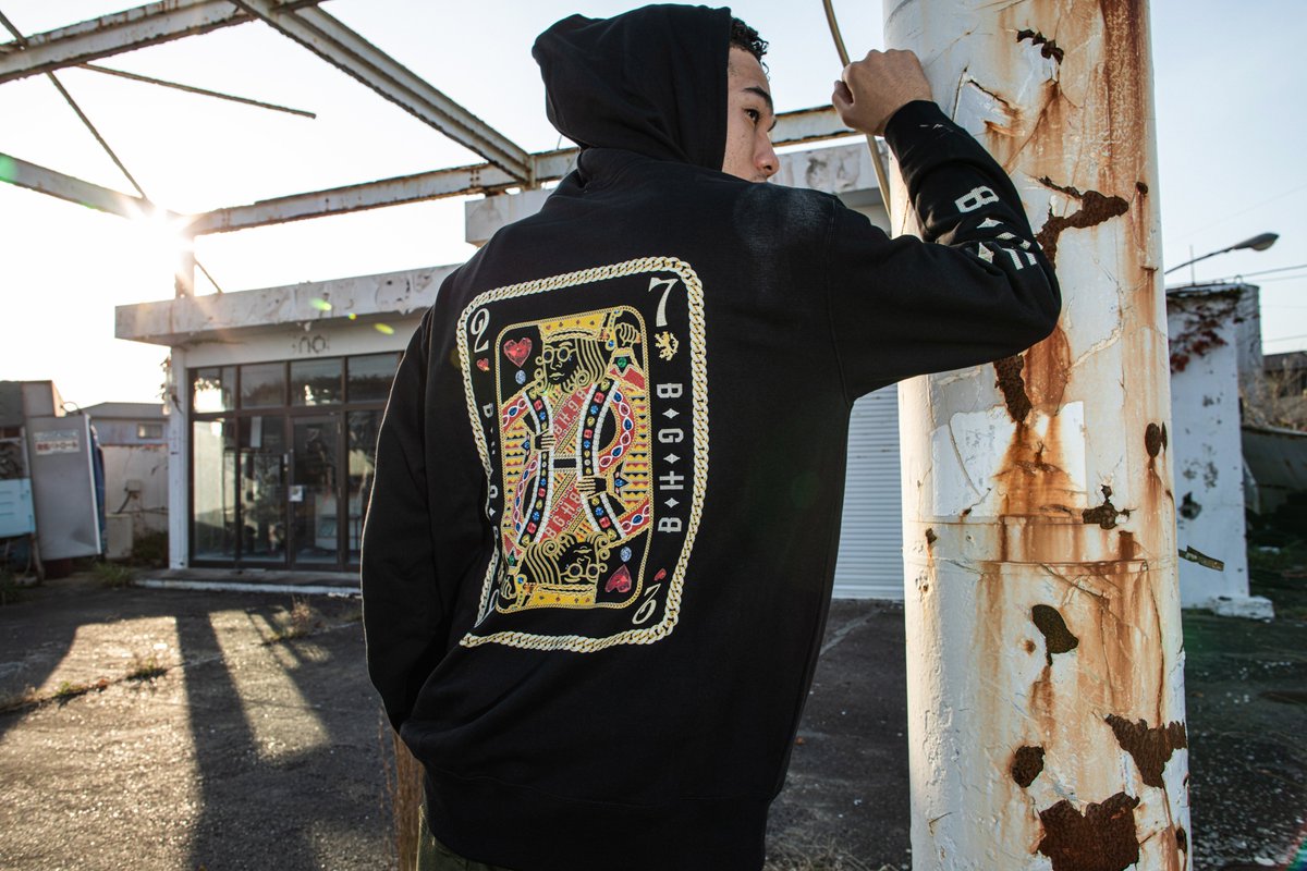 BagarchOfficial's tweet photo. 【RE-STOCKED】
ご好評頂き、完売となっていたKING CARD PARKAが再入荷！
12月7日(月)より再入荷販売開始致します。

◆KING CARD PARKA
PRICE：15,800YEN
SIZE： S ~ XL
COLOR：BLK、WHT

URL
↓↓↓
https://t.co/Ya9lqACZRH https://t.co/nQMehq2OyU