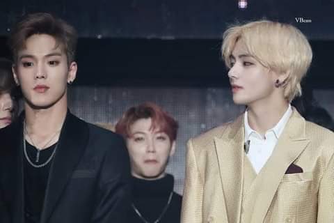 hwangsamericano's tweet photo. felix we see you 👀 https://t.co/Z3PDEsH5b5
