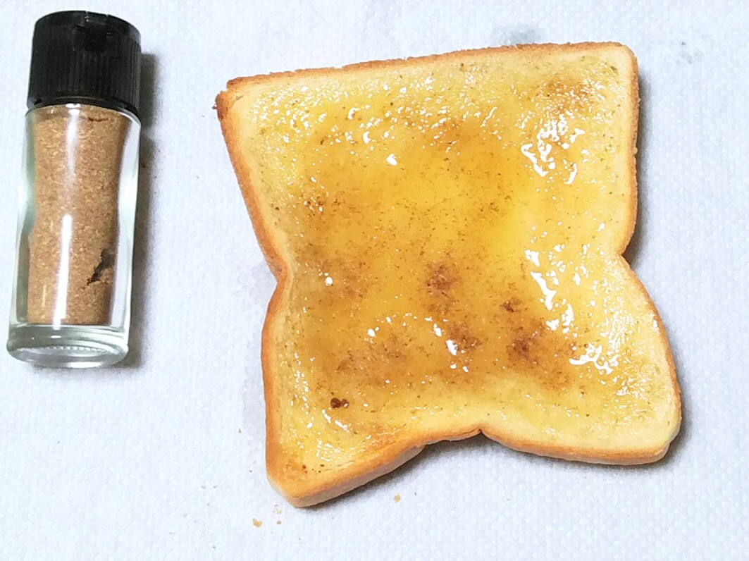adsk4's tweet image. The road to fuck - Honey butter honey toast. ( ´•ᴗ•)ก
1, Sprinkle Sichuan Pepper powder on it. 2, Spread honey on it and put the bread in the toaster oven. 3, After baking, spread butter and little of honey. 4, Sprinkle the pepper powder again.