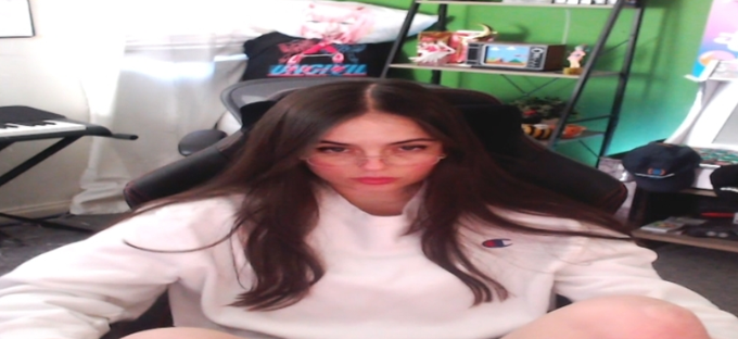 WILL I FART? 😡  FIND OUT ~ Apex Legends tournament with @GwenMeIon &amp; @bordie !!! https://t.co/d4mxo3Ehpa  #ApexLegends<a href="/tag/ad"class="tags"><span>#ad</span></a><a href="/tag/apexlegends"class="tags"><span>#apexlegends</span></a><a href="/tag/arena7"class="tags"><span>#arena7</span></a>
