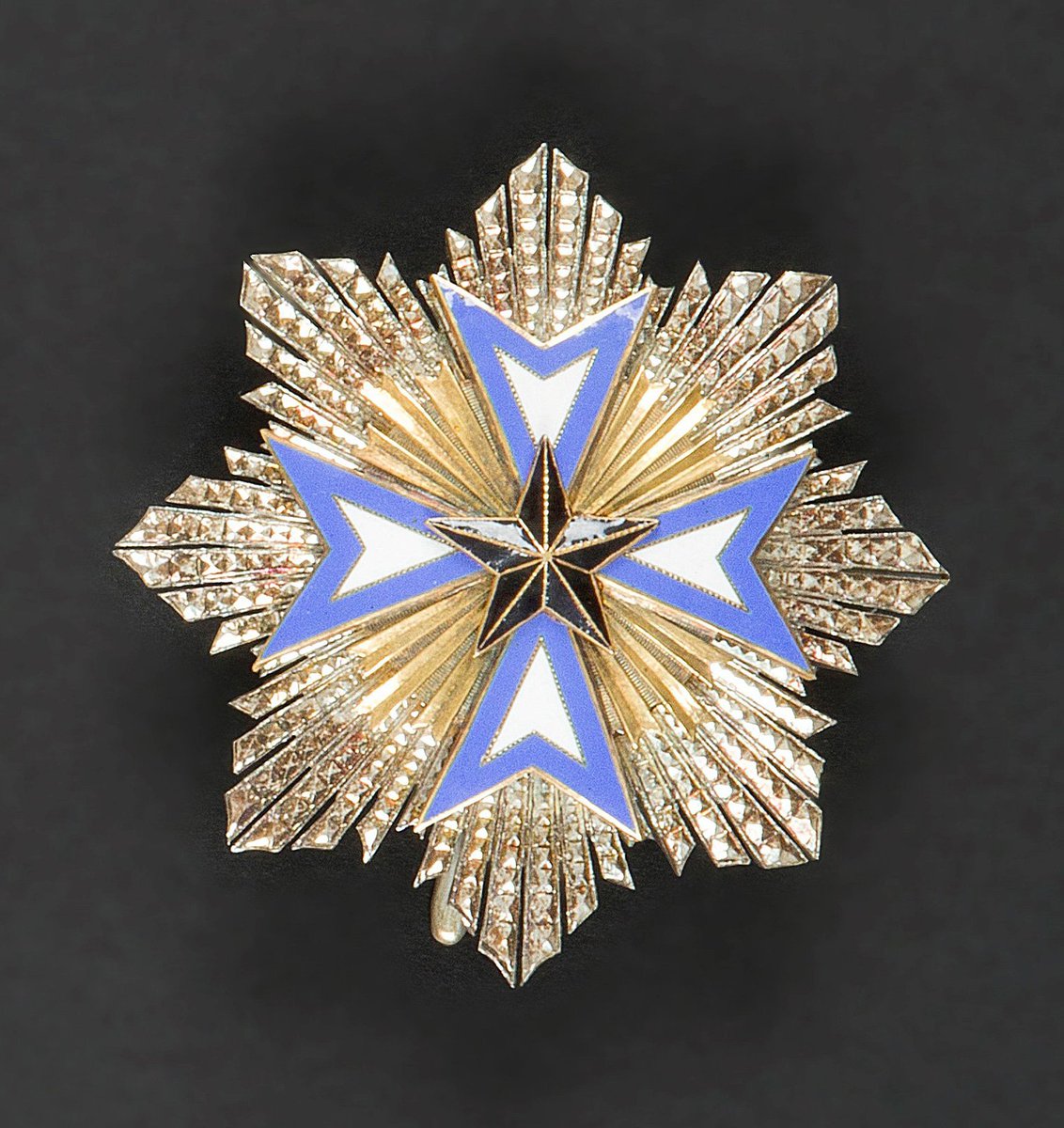 L'Ordre de l'Etoile Noire a-t-il un rapport avec  #StarWars et  @DarkVador_Off    #phaleristique  #leSaviezvous   #thread