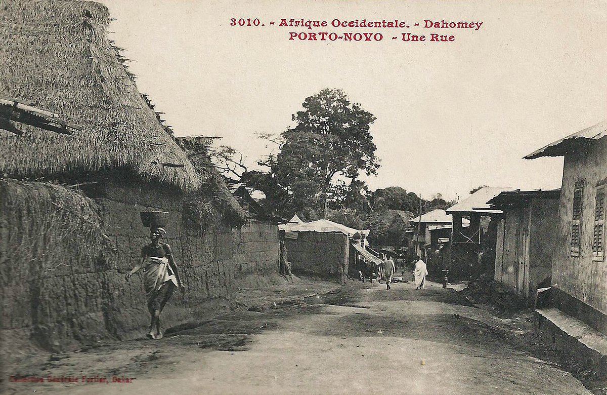 Un second protectorat + contraignant est conclu le 4 avril 1882 par le roi Toffa 1er et marque la présence de l’installation de l’administration coloniale française. Le 22 juin 1894, les Français créent la colonie du Dahomey, marquant ainsi la fin de l'indépendance de la cité.