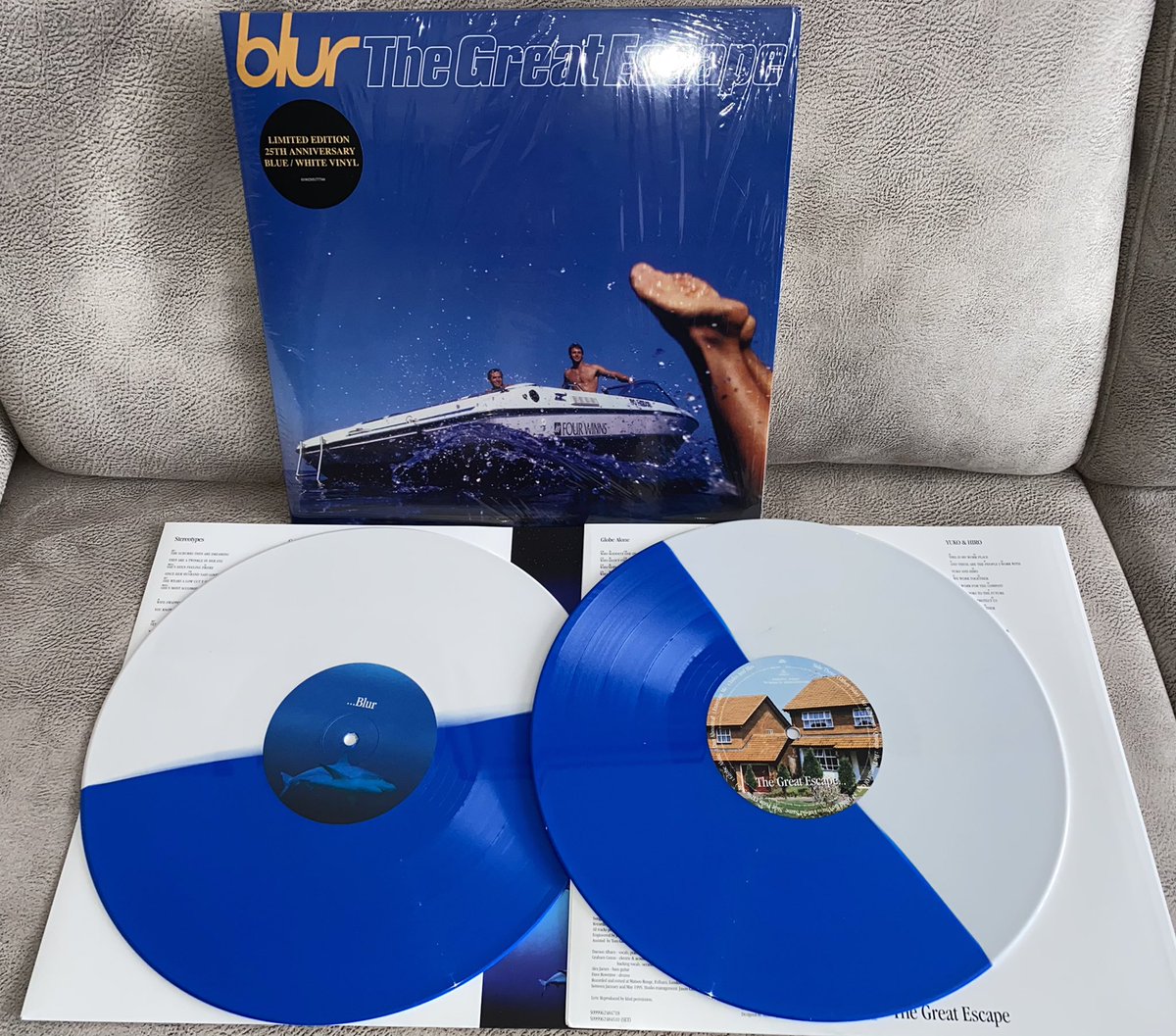 DeftonesFan1982's tweet photo. Beautiful 25th anniversary edition @blurofficial @parlophone @StreetStephen @grahamcoxon @Damonalbarn @DaveRowntree @alexjameshq #blur #blurfan #blurcollection #thegreatescape25th https://t.co/7fsOHG4wuU