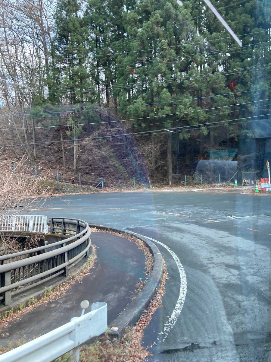 InitialD_TFKTRT's tweet photo. お家に着くまでが旅行です！
1枚目 スタート地点マンホール

2枚目 スタート地点！！
ここからバトル開始！！

3前目拓海と涼介戦、勝負のコーナー、毅くんと慎吾くんがいるかも！

4枚目 頭文字D展示品！！ https://t.co/Pe7d1YxYSU