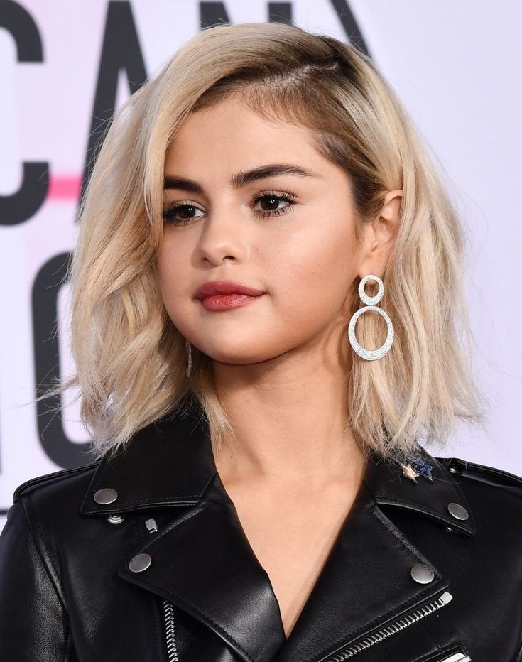 lastsouvenir's tweet photo. blonde selena gomez hits different https://t.co/vSdb8a9Con