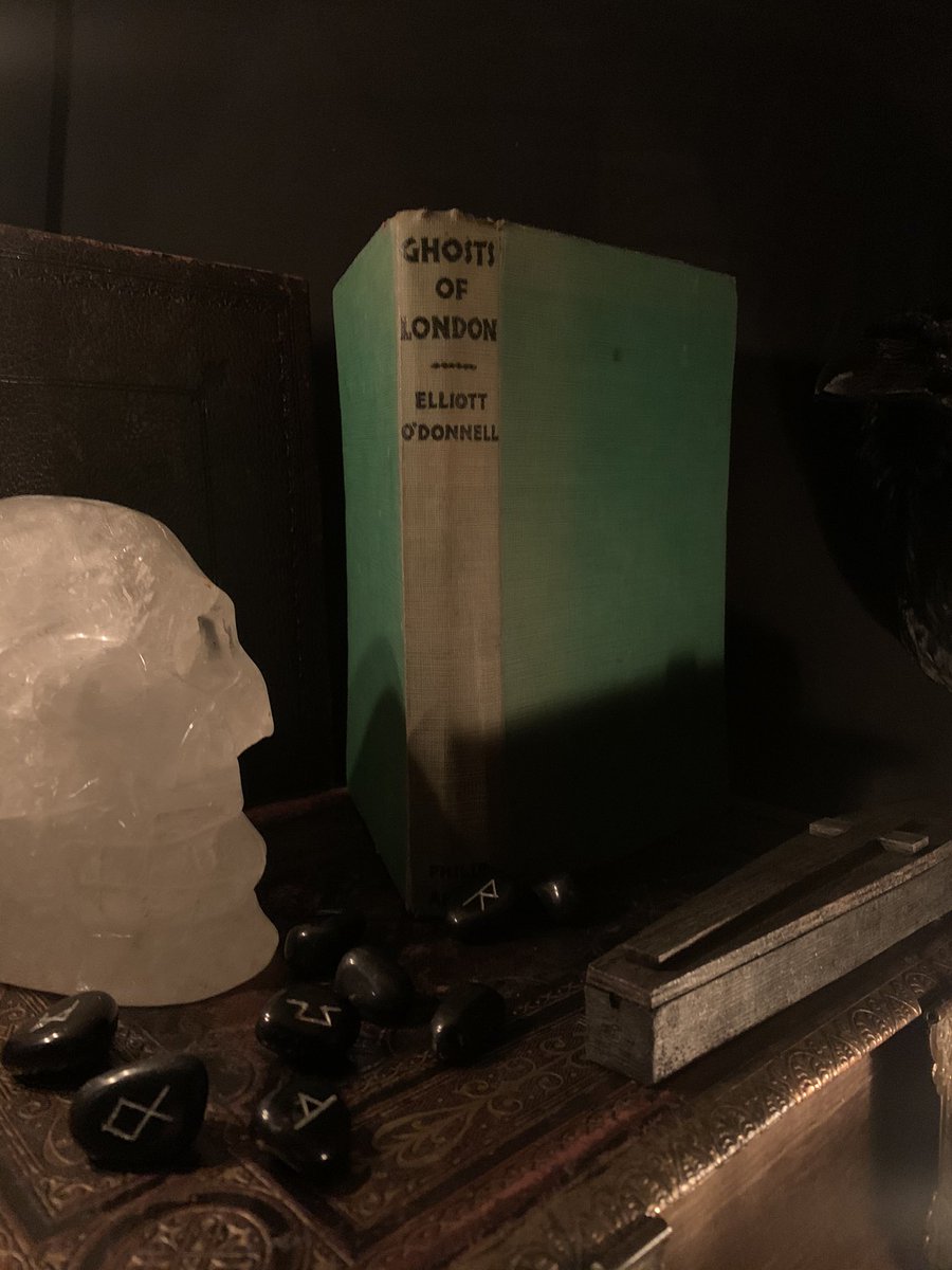 WickedVintageUK's tweet photo. #GhostsOfLondon #RareOccultBook in store now! Elliott O’ Donnell, rare first edition- 1932 🙌🏻🖤💀 #HauntedLondon https://t.co/vBys0jyFdm
