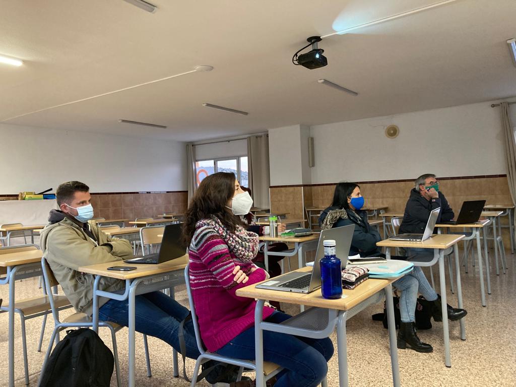 SalesianasALC's tweet photo. Last Thursday, some teachers of non-linguistic subjects started a course on CLIL Methodology, with the Trainer Carmen García, to learn it and put it into practice next school year.
#CLILmethodology #scaffolding
#reflectivelearner #innovation #CuidaLaVidaPonleCorazón @SalesianasEs https://t.co/fTWbN00FEW