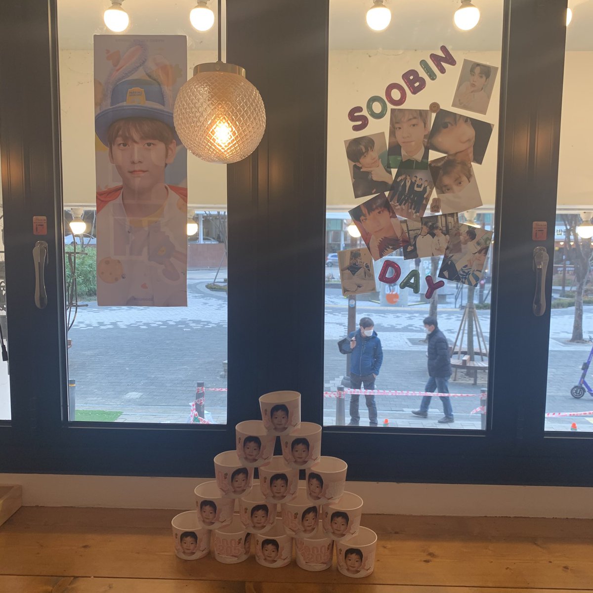 ozoza79's tweet photo. #수빈이와_함께하는_12월의_봄
#모아들은_언제나_수빈이랑 

토끼쿠키 아직도 못 먹고 있는 저랍니다... 저 예쁜 쿠키 이러다가 평생 못먹는거 아닌가 몰라요😝🥺 내부도 아기자기 하고 컵홀더 베이비 수빈이 진짜 너무 예뻐서 순간 울컥했지 뭔가욧...❤️ 예쁜 컵홀더 진행해주셔서 감사합니당🥰 https://t.co/rkYo8ahq6y