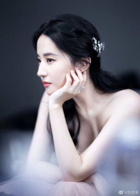 Yifei's Sina ก.ย.- ธ.ค. 2563 EodozvlUcAAgGQM?format=jpg&name=small