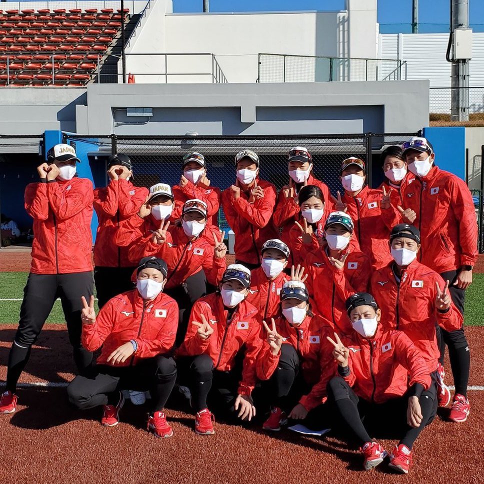 softboll2611's tweet photo. 「一流選手になりたかったら立ち振る舞いを一流にしろ」
部活の顧問の先生に何度も言われてきた言葉。1流の選手ほど気配りが出来るし、誰よりも最初に行動することが出来る。そんな選手になりたかった...。
#一流選手勢揃い #ソフトボール
#市口侑果選手 #山田恵里選手 #藤田倭選手 #推ししか勝たん https://t.co/MqYcZ5mUHq