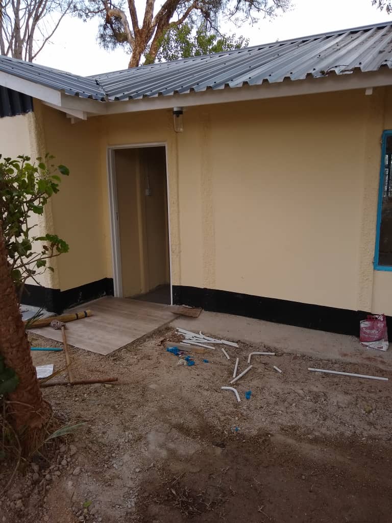 propertygalax2's tweet photo. Mandara - 2 bedroom cottage for rent
✓ Fitted kitchenette
✓ Lounge &amp; dining
✓ Borehole water
✓ Rental fees - US$300
✓ Available for immediate occupation
WhatsApp 0771835705, Call/text (024)2753943 ; 0734157338 ; 0713045200. Email property.galaxy.2@gmail.com #harare https://t.co/3TiWxKiNpD