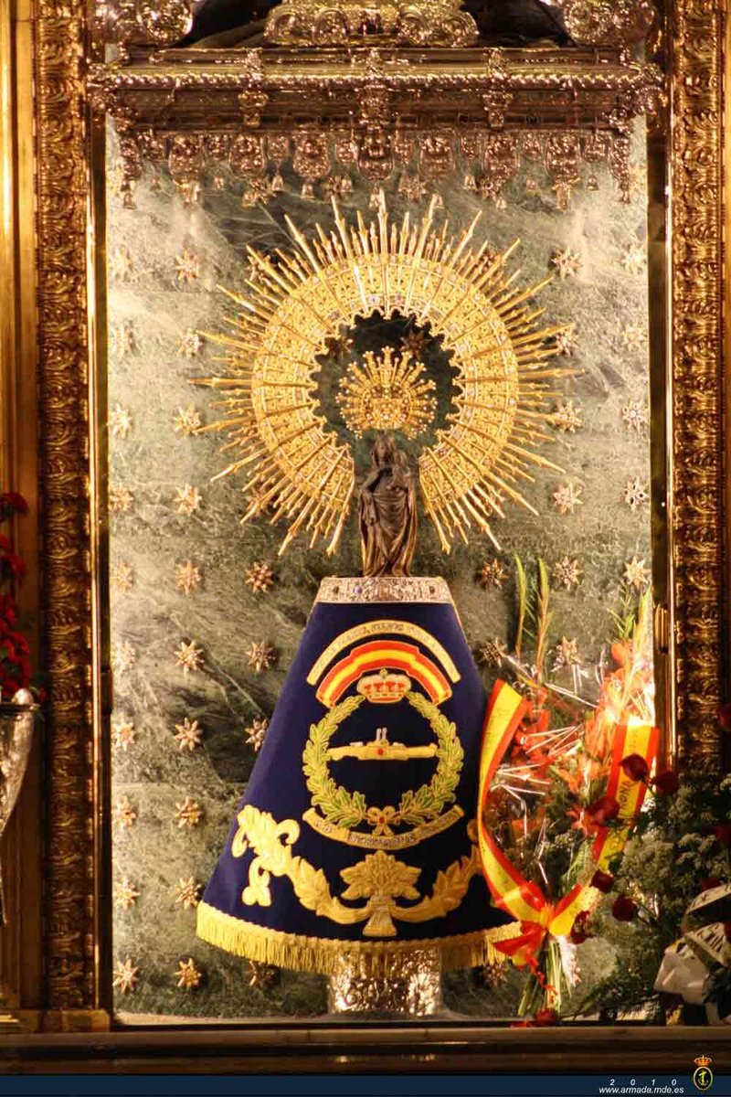 BaturrilloSUB's tweet photo. Ayer se  fue un gran hombre, submarinista, el almirante Javier González-Huix. Él hizo que hoy sea submarinista. 
Bendita la hora en que Dios nació / Santa María que le parió / San Juan que le bautizó / La guarda es tomada / La ampolleta muele / Buen viaje haremos si Dios quisiere https://t.co/fKJFvbiONd