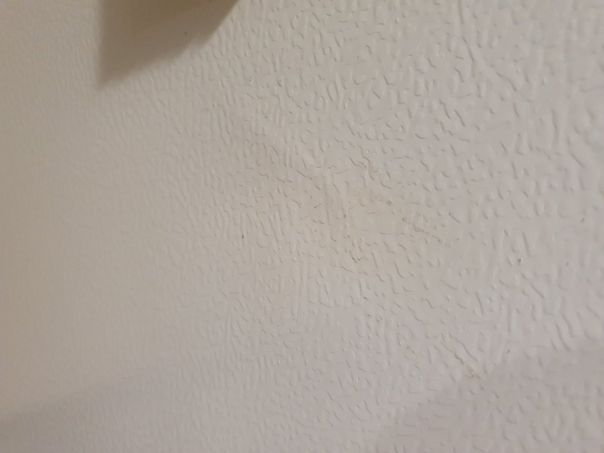 emmawakex's tweet photo. Imagine waiting weeks for your new fridge freezer to be delivered for it to finally arrive - you unpack it, and find it covered in scratches &amp; dents 🙃🙃

@curryspcworld  @TeamKnowhowUK https://t.co/UkVP141XUH