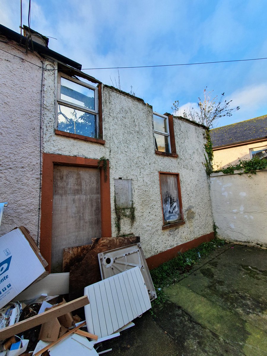 down an old laneway lies another decaying house in Cork cityshould be someone's homeNo.204  #HousingForAll  #regeneration  #dereliction  #wellbeing  #economy