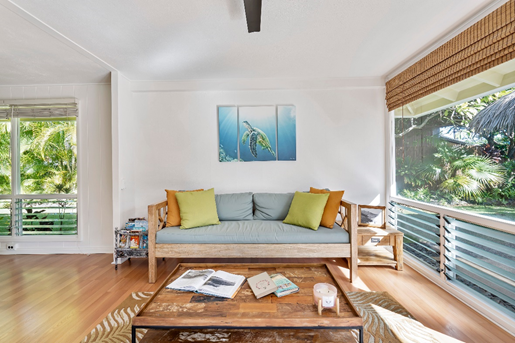 BriteAisle's tweet photo. Color theory is the art of using a color with creative and scientifical aspects. Do you ever feel energized walking into a room with vibrant hues and gaudy ornamentations?

contact- https://t.co/YJw8LKJEbS

#color #colortheory #homecolor #decor #interior https://t.co/jCtwdtZR9r