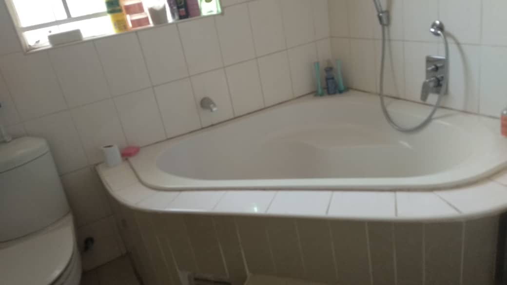 propertygalax2's tweet photo. New Bluff Hill - 2 bedroom cottage for rent
✓ Fitted kitchen
✓ Lounge &amp; dining
✓ BICs
✓ Main ensuite
✓ Borehole
✓ Rent - US$400 neg all incl
✓ Available for occupation on 1 January 2020
WhatsApp 0771835705, Call/text (024)2753943 ; 0734157338 ; 0713045200. #harare https://t.co/4M4w8r1ZEL