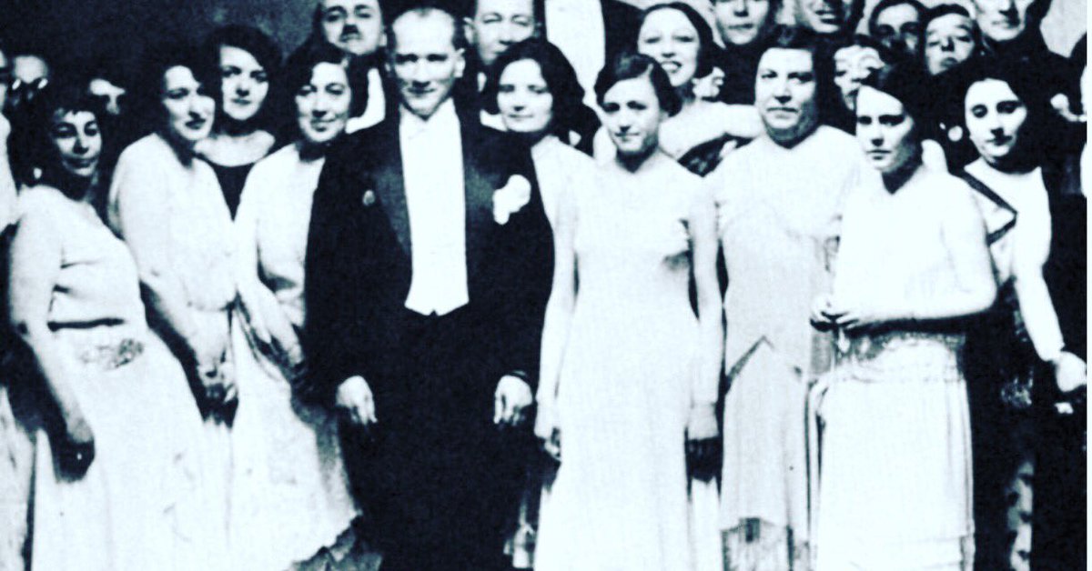 5 Aralık 1934 yılında Ulu Önder Atatürk öncülüğünde Türk kadınlarına seçme ve seçilme hakkı verildi. #5aralikdunyakadinhaklarigunu