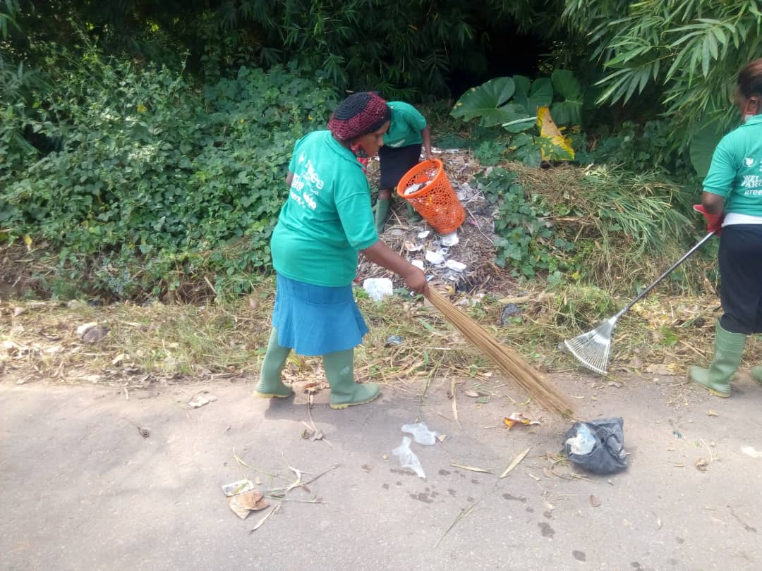 Greenaxisng's tweet photo. Happy International Volunteers Day. 'Together We Can' achieve so much towards community service.

#ivd #ivd2020 #WasteRecycling #waste2wealth #Enugu #enuguforenugu https://t.co/5m6HXuLITL