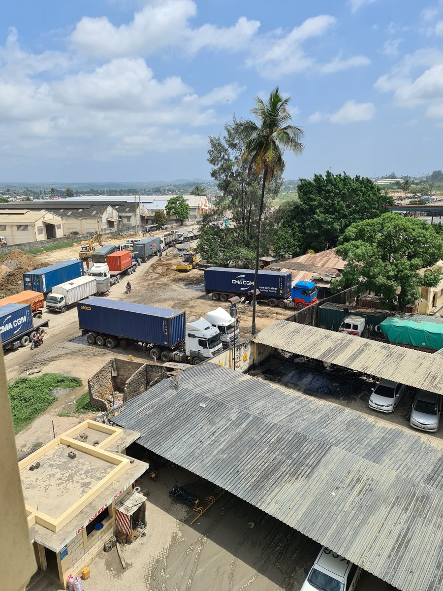 VIA <a href="/KTA_Kenya/">Kenya Transporters</a>: This is the state of traffic for truckers in Jomvu. No assistance, no traffic. <a href="/KeNHAKenya/">Kenya National Highways Authority (KeNHA)</a> <a href="/PwaniTraffic/">Mpwani traffic</a> <a href="/trafficbutter/">Butter</a> <a href="/KenyanTraffic/">KenyanTraffic</a> #kta #truckers #transportation #logistics