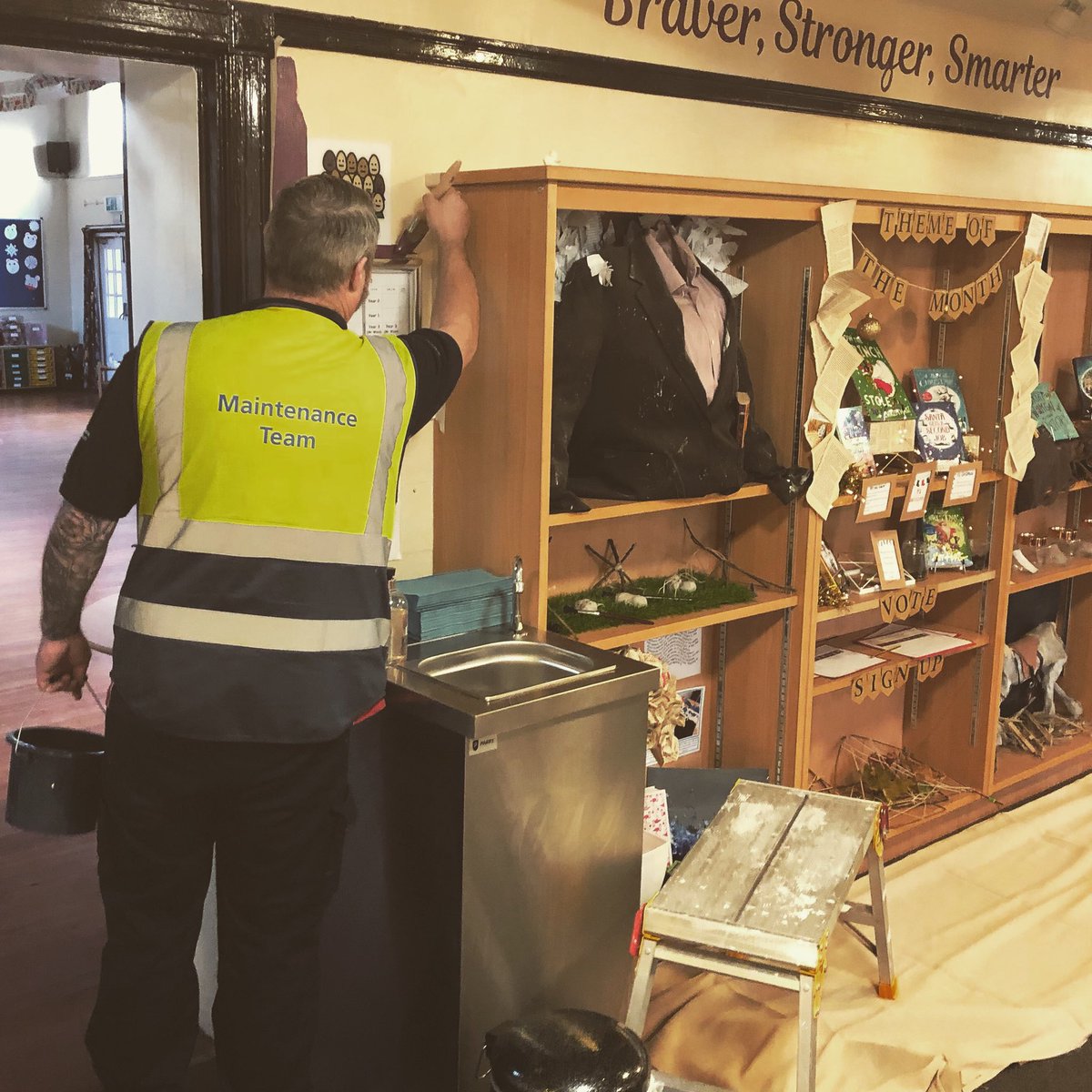 Huge huge thank you to <a href="/tesco/">Tesco</a> and <a href="/NatalieCliftonM/">Natalie</a> for painting school this weekend! #tescocommunitychampion  what absolute heroes!