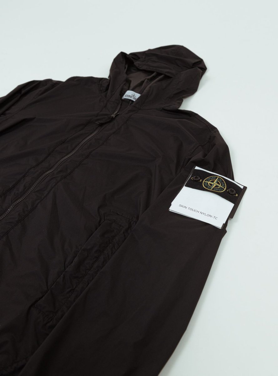 Another STONE ISLAND jacket, this time skin nylon jacket 🔥🔥
.
Unreal piece with tones of detailing
.
RRP £475 - our price 👀 

thedriphub.co.uk/collections/bl…