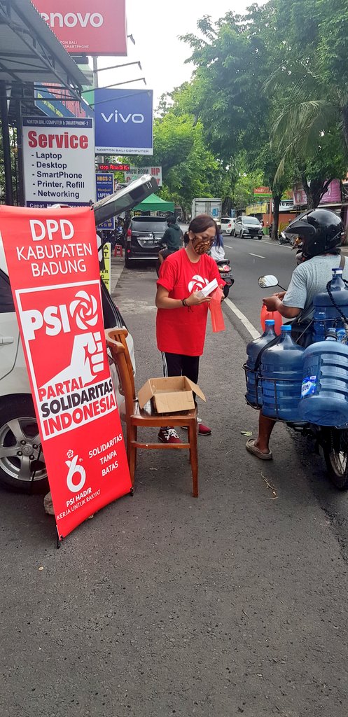 psi_badung's tweet photo. Hujan Panas bukan penghalang - PSI Badung tetap berbagi 
Nasi Kotak Siap Saji, kue jajanan Bali, Masker, Buah Jeruk dan Vitamin C - sumbangan dari kader DPD PSI Kab. Badung 
@psidpckuta @PSIKutSel @PSI_Abs @psi_mengwi 
#AkuPSI #SolidaritasTanpaBatas https://t.co/WIcvPke8sw